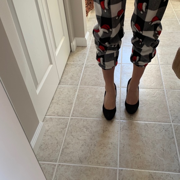 Fioni Casual Black Heels with Tan Heel - Picture 8 of 10